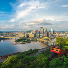 La Duquesne Incline se eleva sobre Pittsburgh, Pensilvania